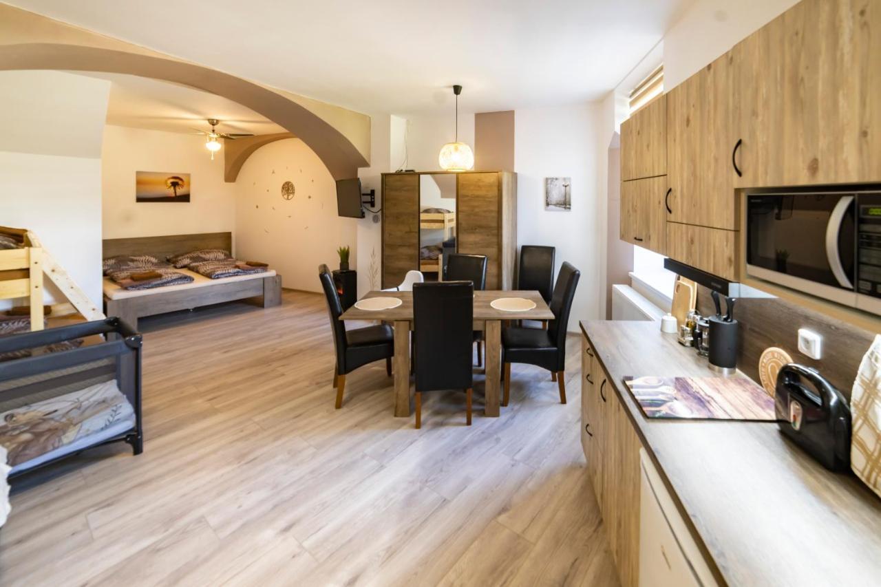 Apartmany Nezarka A Privatni Wellness Jindřichŭv Hradec Exterior foto