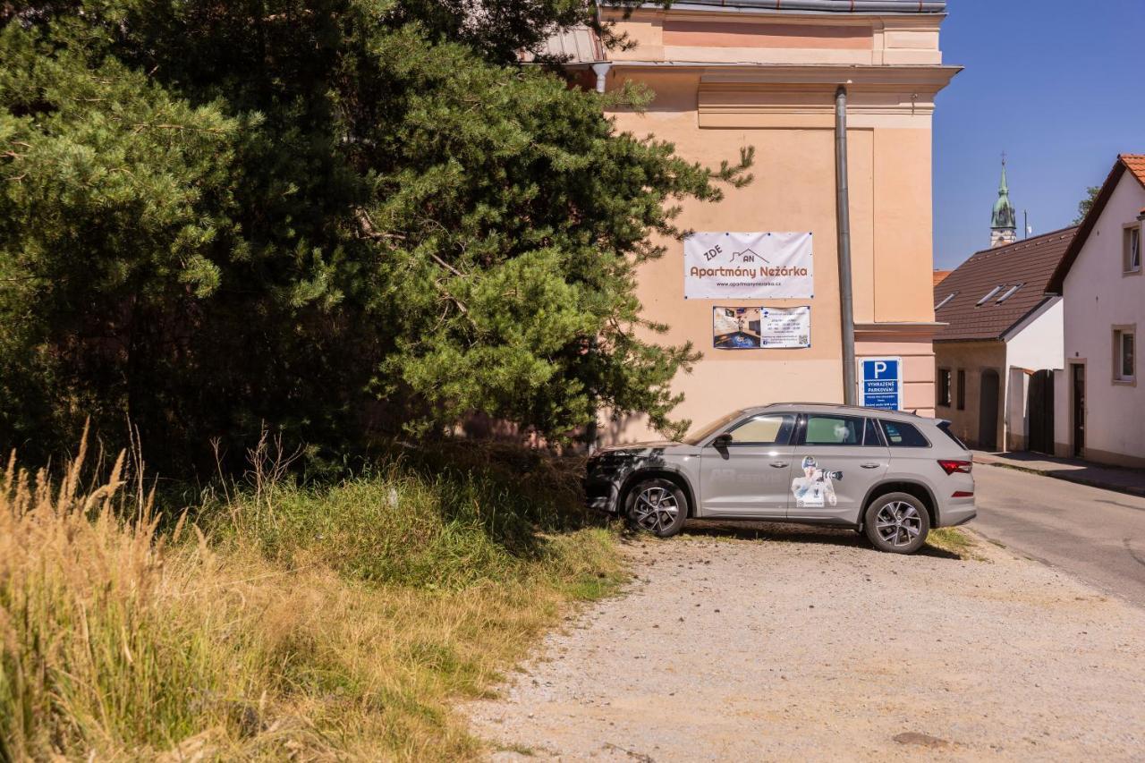 Apartmany Nezarka A Privatni Wellness Jindřichŭv Hradec Exterior foto