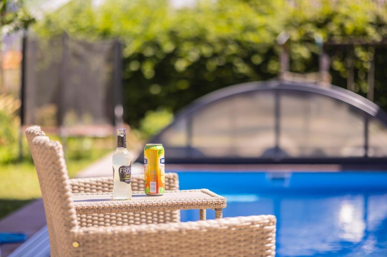 Apartmany Nezarka A Privatni Wellness Jindřichŭv Hradec Exterior foto