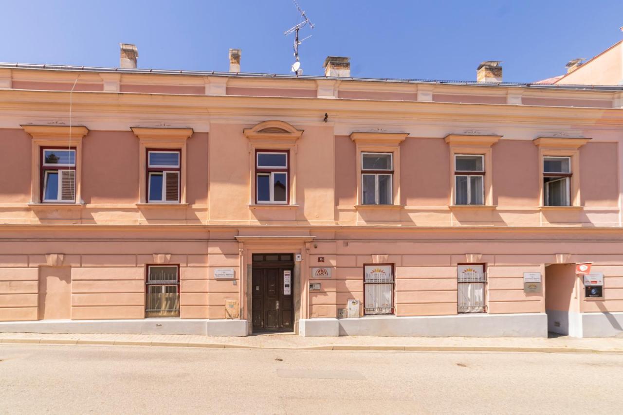 Apartmany Nezarka A Privatni Wellness Jindřichŭv Hradec Exterior foto