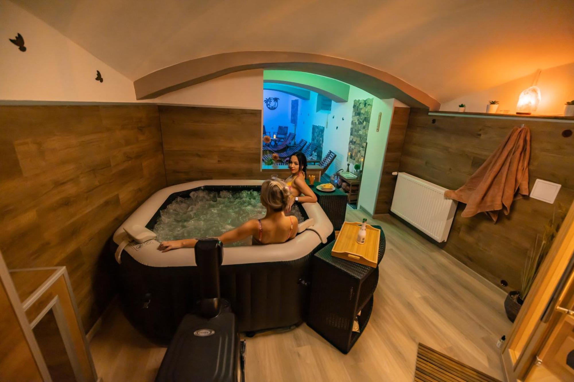 Apartmany Nezarka A Privatni Wellness Jindřichŭv Hradec Exterior foto